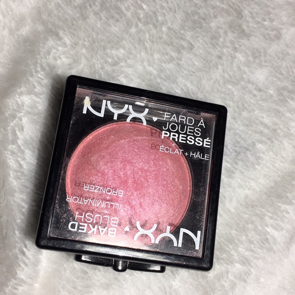 NYX bakes blush in 07 Spanish Rose